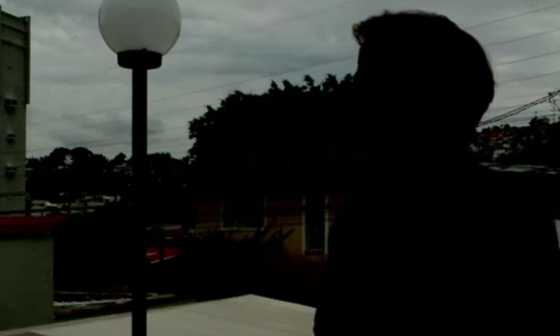 Moradora de S&atilde;o Jos&eacute; foi feita ref&eacute;m com a fam&iacute;lia na pr&oacute;pria casa – Foto: Reprodu&ccedil;&atilde;o/NDTV RecordTV