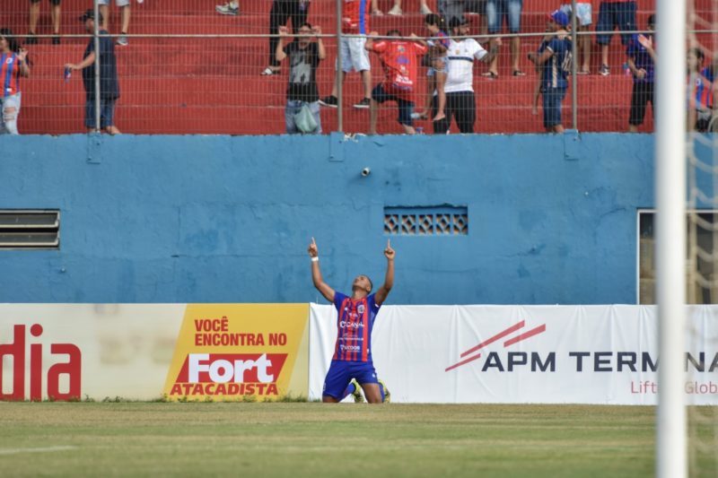 Atacante Z&eacute; Vitor marcou duas vezes na vit&oacute;ria marcilista em Itaja&iacute; – Foto: Tiago Winter – Diuvulga&ccedil;&atilde;o/CNMD