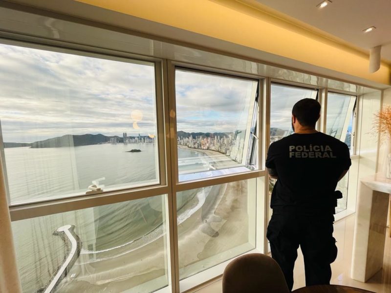 Pol&iacute;cia e Receita federal apontam organiza&ccedil;&atilde;o criminosa focada no tr&aacute;fico internacional de drogas e negocia&ccedil;&atilde;o de empreendimentos de luxo em Balne&aacute;rio Cambori&uacute; – Foto: Pol&iacute;cia Federal/Divulga&ccedil;&atilde;o