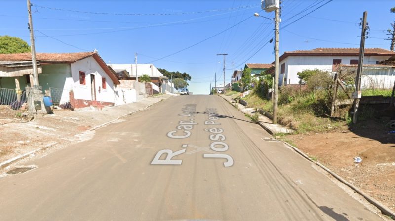 Homem foi encontrado morto dentro de casa. – Foto: Google Street View/Reprodu&ccedil;&atilde;o/ND
