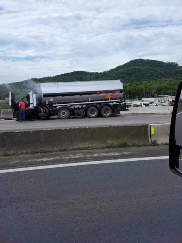 Pista est&aacute; parcialmente interditada – Foto: Internet/Reprodu&ccedil;&atilde;o