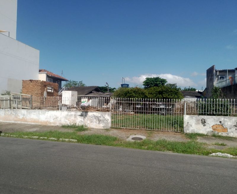 Casa est&aacute; sendo destru&iacute;da – Foto: Arquivo Pessoal/Reprodu&ccedil;&atilde;o