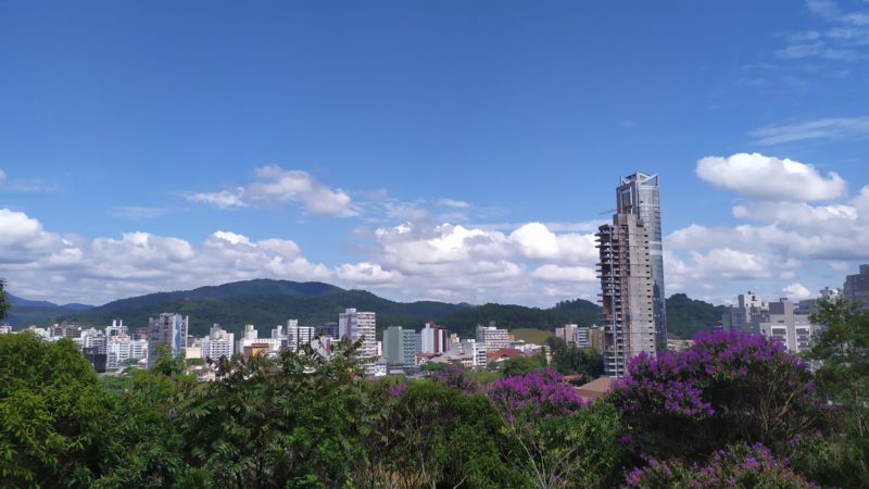 A atuação de uma massa de ar seco irá garantir o predomínio de sol – Foto: Maria Gabriella Schwaemmle/ND