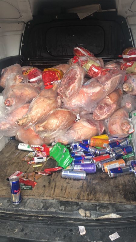 400kg de carne e latas de energ&eacute;ticos foram recuperadas – Foto: Pol&iacute;cia Militar/Reprodu&ccedil;&atilde;o