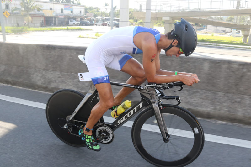 O triatlo segue com o ciclismo nos Ingleses, com um percurso de 90 km – Foto: F&aacute;bio Falconi/Unlimited Sports