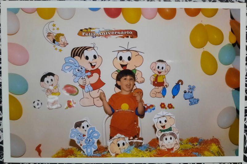 Quando crian&ccedil;a, Lucas tamb&eacute;m teve um anivers&aacute;rio tem&aacute;tico da Turma Da M&ocirc;nica – Foto: Lucas Ortiz/Arquivo pessoal/ND