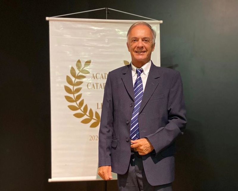 Marcos Laffin tomou posse na cadeira 9 da Academia Catarinense de Letras – Foto: Divulga&ccedil;&atilde;o/ND