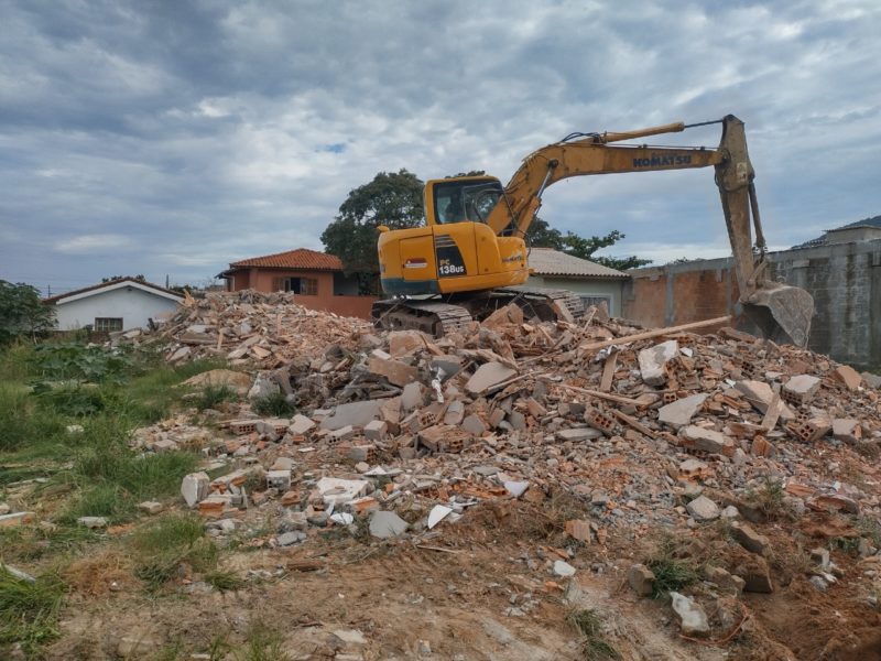 Por irregularidades, 22 apartamentos são demolidos em Florianópolis &#8211; Foto: PMF/Divulgação/ND