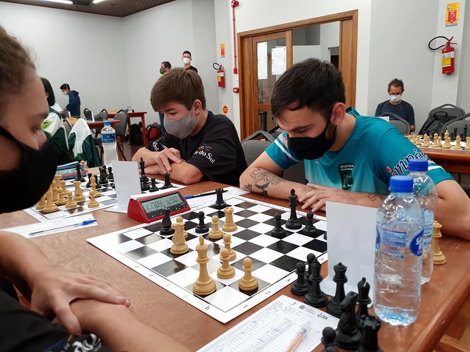 Prodígio do Xadrez em Blumenau, Nathan Filgueiras se torna Mestre