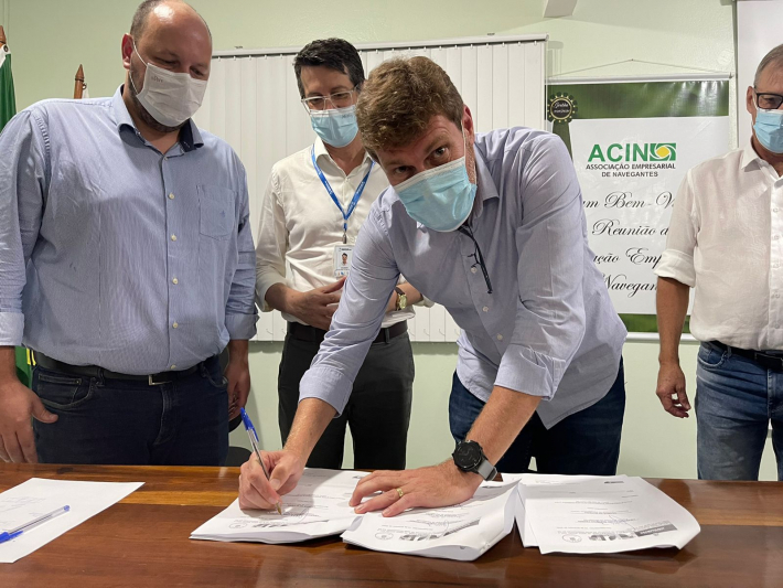 Cidade assinou contrato com empresa respons&aacute;vel pelos estudos do alargamento da praia do Gravat&aacute; – Foto: Prefeitura de Navegantes/Divulga&ccedil;&atilde;o/ND