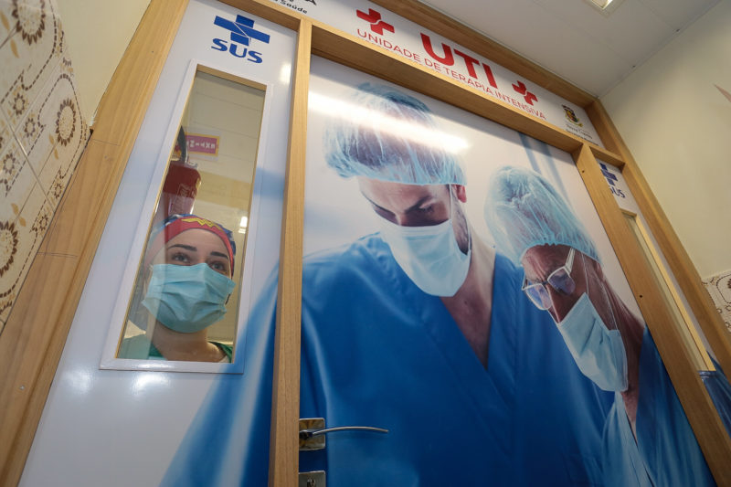 Enfermeira em UTI catarinense – Foto: Mauricio Vieira/Divulga&ccedil;&atilde;o/ND