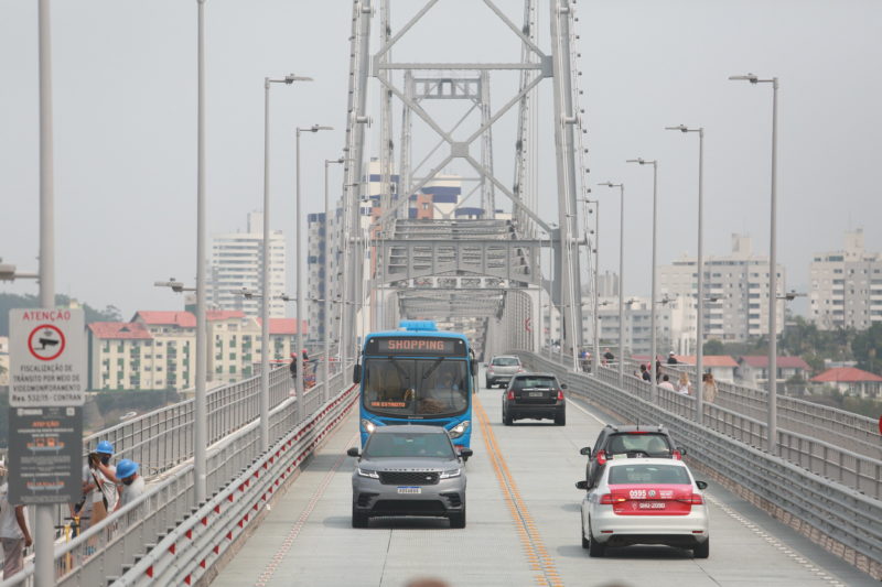 Trânsito na ponte Hercílio Luz, em Florianópolis &#8211; Foto: Julio Cavalheiro/Divulgação/ND