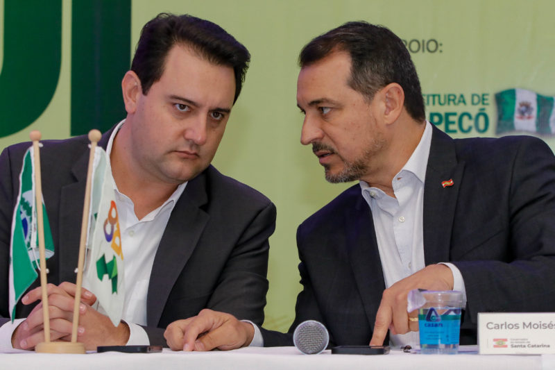 Ratinho Jr, governador do Paran&aacute;, e Carlos Mois&eacute;s – Foto: Mauricio Vieira/Divulga&ccedil;&atilde;o/ND
