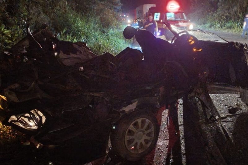 Um homem e uma mulher morreram no acidente &#8211; Foto: CBM/Divulgação
