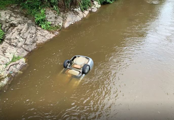 Motorista contou que perdeu o controle do carro na ponte – que n&atilde;o possui guard rail – Foto: Portal Alexandre Jos&eacute;/Divulga&ccedil;&atilde;o