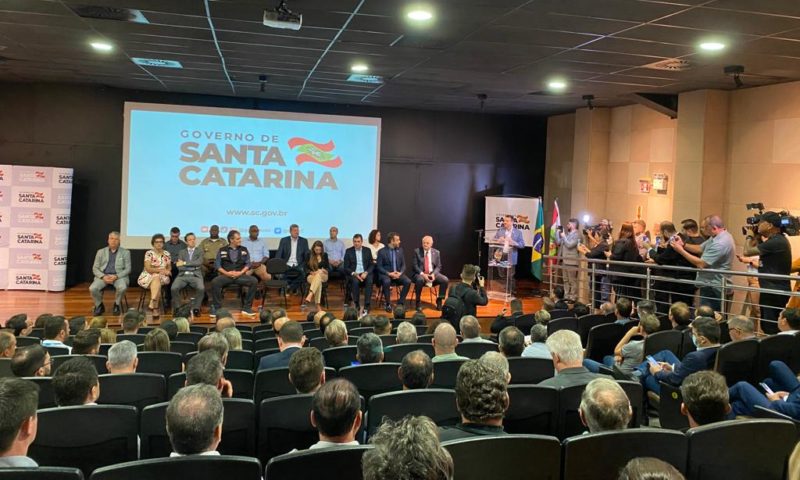 An&uacute;ncio de obras foi feito em entrevista coletiva no CIC, na manh&atilde; desta quarta-feira (30) – Foto: Maria Fernanda Salinet/ND