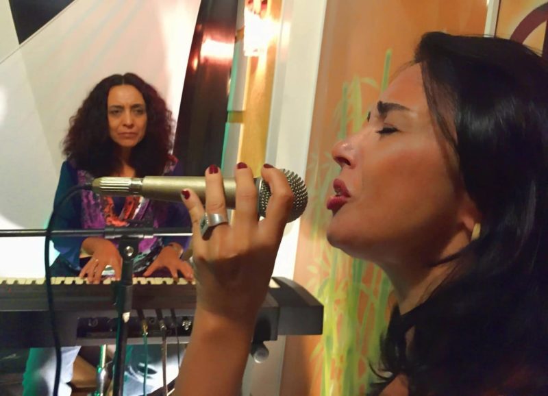 Cl&aacute;udia Barbosa interpreta o hino do pai, Zininho – Foto: Elen Mello/Divulga&ccedil;&atilde;o/ND