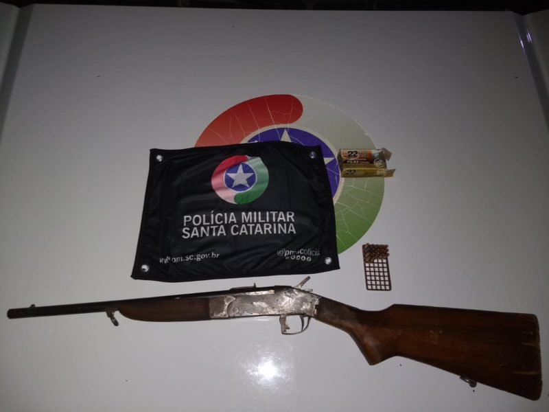 Objetos apreendidos foram levados para a delegacia – Foto: PM/ND