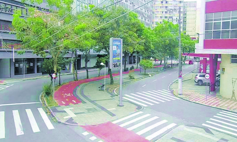 Canteiro central da avenida Herc&iacute;lio Luz, no Centro de Florian&oacute;polis – Foto: Twitter oficial SSP SC/nd