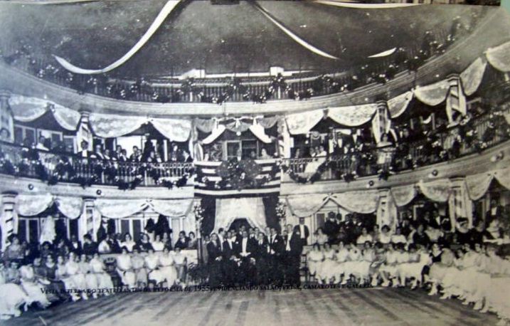 Baile na d&eacute;cada de 1950 no TAC – Foto: Acervo IHGSC/ND