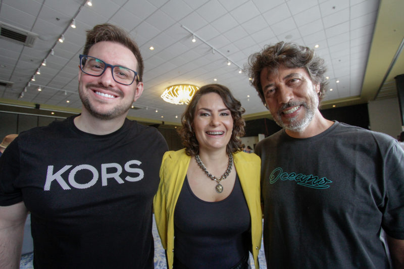 J&uacute;nior Rios, Maiara Coelho e Gazu s&atilde;o os jurados do Canta+ – Foto: Leo Munhoz/ND