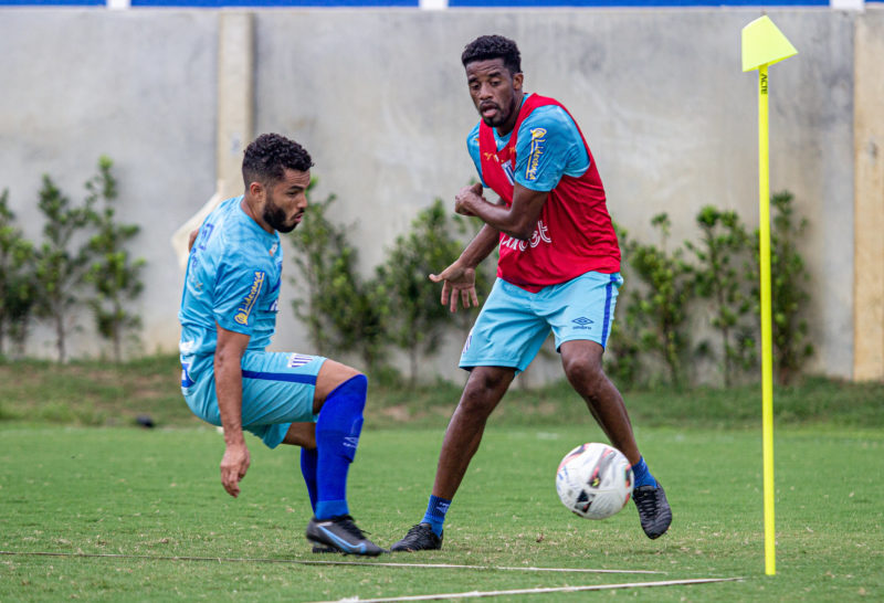 Bet&atilde;o (direita) e Morato (esquerda) durante treino desta quarta-feira – Foto: Leandro Boeira/Ava&iacute;/ND