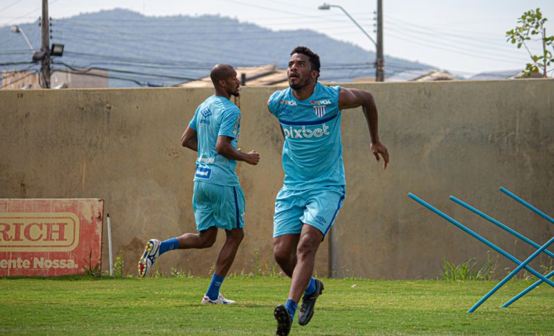 Bet&atilde;o volta ao time ap&oacute;s longo per&iacute;odo afastado – Foto: Cael Sobral/Ava&iacute; F.C