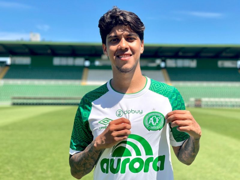 Ap&oacute;s estrear com a camisa da Chape, Betinho j&aacute; est&aacute; fora do Cl&aacute;ssico da Lingui&ccedil;a – Foto: Julia Galv&atilde;o/Chapecoense/ND