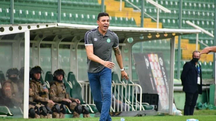 Bol&iacute;var segue no comando do time de forma interina – Foto: Julia Galv&atilde;o/Chapecoense/ND