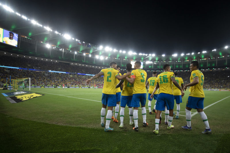 Como é assistir a um jogo da Seleção Brasileira na Copa em um voo