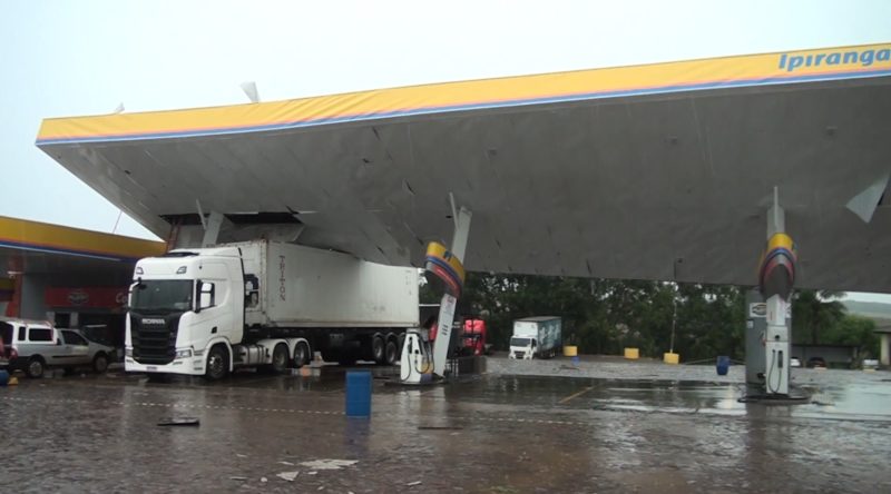 Estrutura do posto desabou em Campos Novos – Foto: Carlos Correia/ND