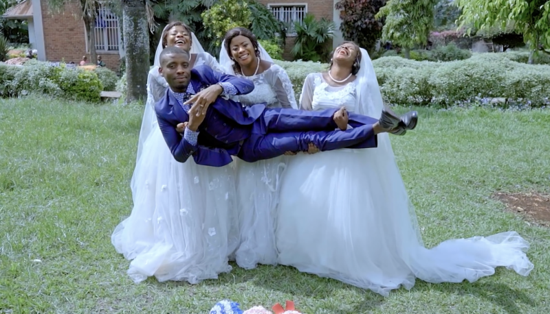Luwizo e as noivas Natasha, Natalie e Nadege, n&atilde;o necessariamente nesta ordem – Foto: Reprodu&ccedil;&atilde;o