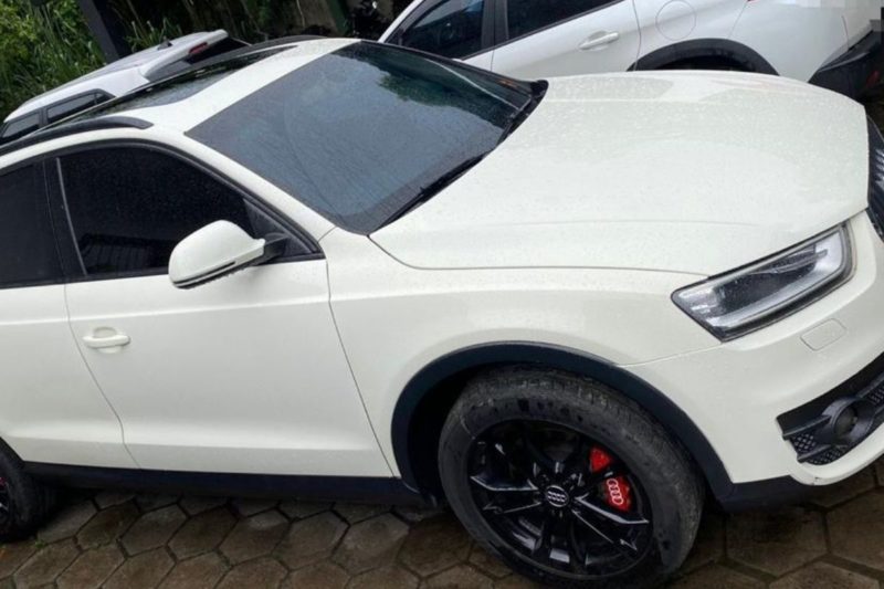 Homem suspeito de arrombar caixa eletr&ocirc;nico no Amap&aacute; foi preso com carro de luxo em S&atilde;o Francisco do Sul – Foto: PC/Divulga&ccedil;&atilde;o/ND