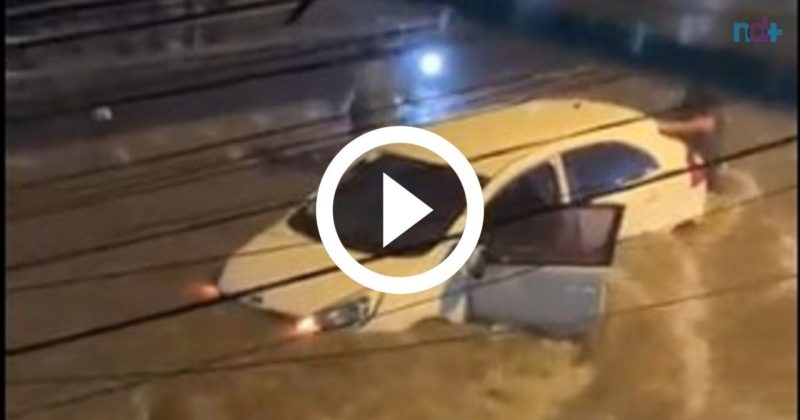 Carro debaixo de &aacute;gua – Foto: Reprodu&ccedil;&atilde;o/Twitter