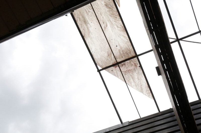 Telhado do terminal central ficou danificado