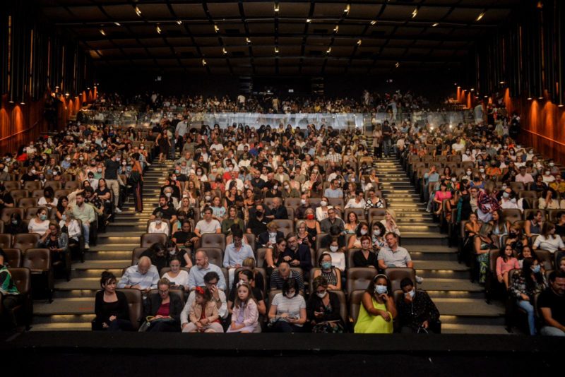 P&uacute;blico lotou o teatro do CIC para ver “Cura” – Foto: Luiza Filippo/Divulga&ccedil;&atilde;o/ND