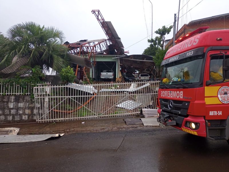Morador acordou com o barulho e precisou se esconder – Foto: Corpo de Bombeiros/ND