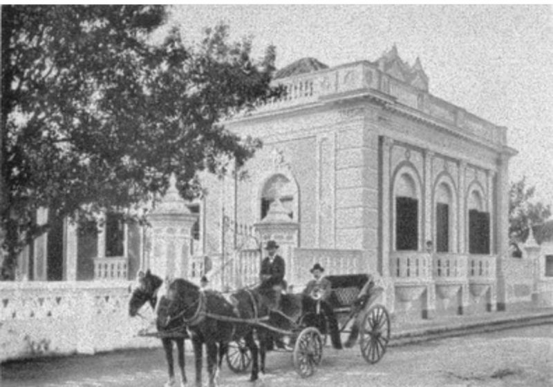 Casar&atilde;o localizado na rua Rui Barbosa, no bairro Agron&ocirc;mica foi constru&iacute;do em 1879 – Foto: Reprodu&ccedil;&atilde;o/Floripa Nazantigas/Internet/ND