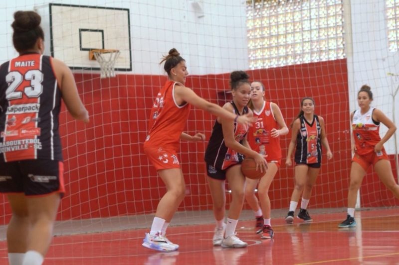 Atletas do basquete falam sobre a diferen&ccedil;a de tratamento e estrutura entre homens e mulheres no esporte – Foto: NDTV