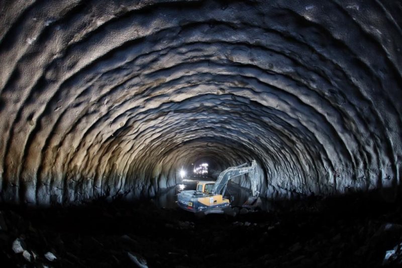 Esse &eacute; o primeiro t&uacute;nel da obra a ter as duas pistas com escava&ccedil;&atilde;o completa, de uma ponta a outra – Foto: Divulga&ccedil;&atilde;o/ND