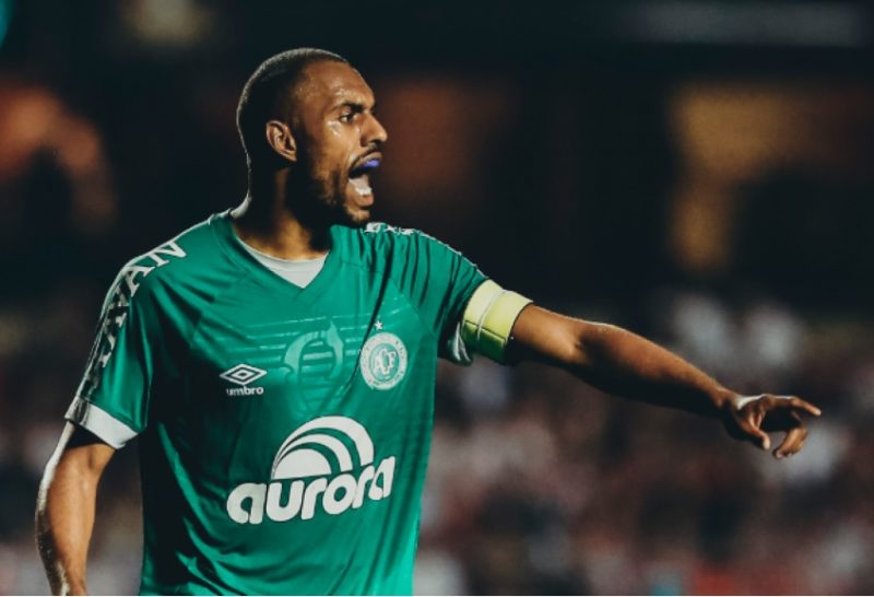 Zagueiro Douglas é o novo reforço do Avaí