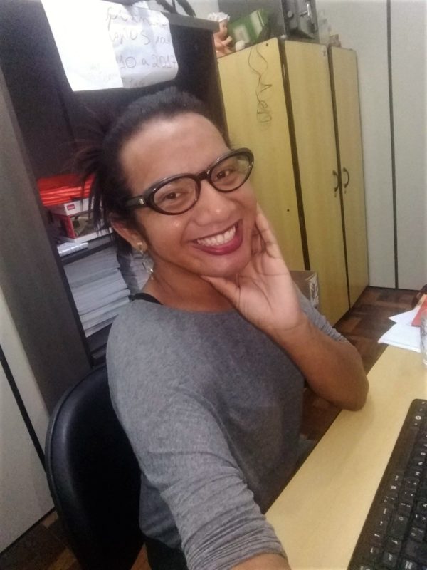 Além de ser uma das diretoras da ADEH, Drica também é bolsista da UFSC. &#8211; Foto: Arquivo pessoal/Divulgação/ND
