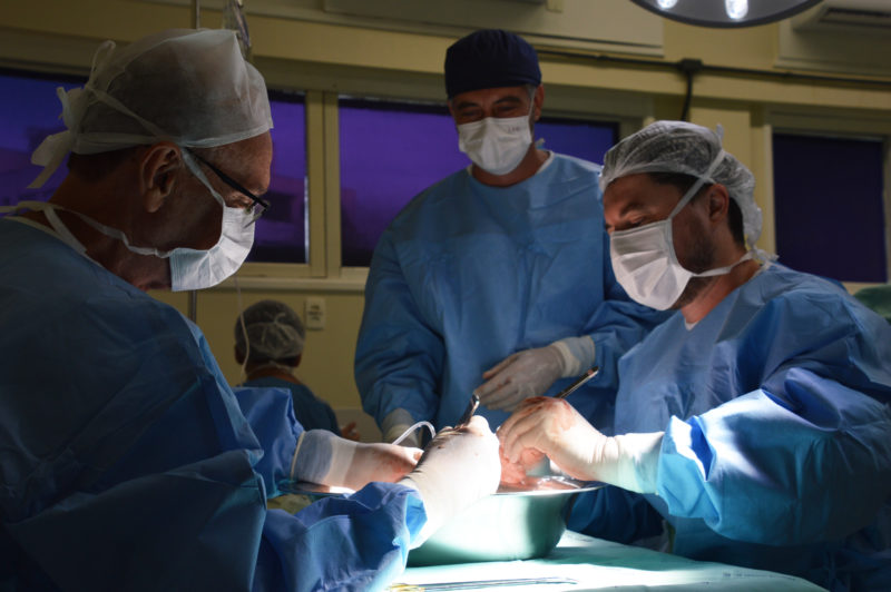 Transplante de rim pode ser feito entre pessoas vivas ou não