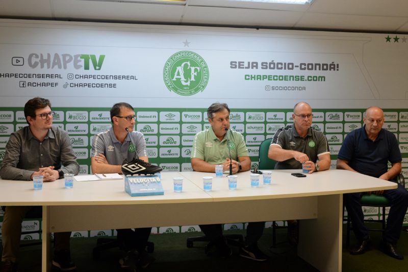 Semana ser&aacute; de reuni&otilde;es entre comiss&atilde;o t&eacute;cnica, jogadores e diretoria – Foto: Julia Galv&atilde;o/Chapecoense/ND