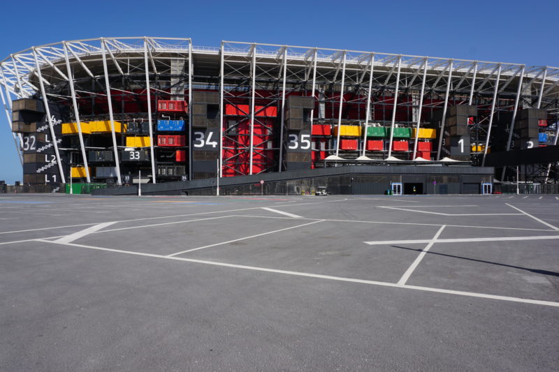 Est&aacute;dio 974 foi constru&iacute;do com cont&ecirc;ineres e receber&aacute; o segundo jogo do Brasil na Copa do Mundo – Foto: Diogo Ma&ccedil;aneiro/arquivo/ND