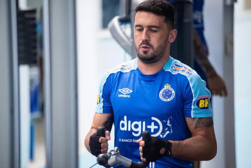 Chapecoense pode dar “chap&eacute;u” no Gr&ecirc;mio e contratar o lateral-direito Ed&iacute;lson &mdash; Foto: Bruno Haddad/Cruzeiro/ND