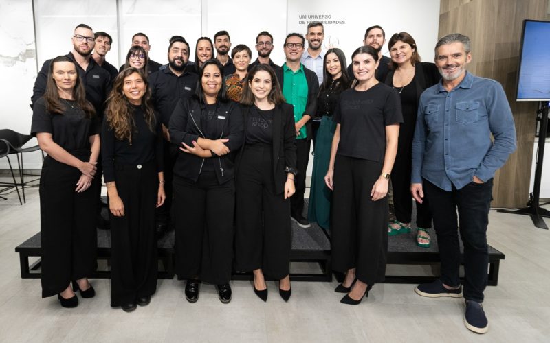 Equipe da Portobello Shop Florian&oacute;polis com diretores e profissionais convidados da Portobello – Foto: Guto Campos/Divulga&ccedil;&atilde;o/ND