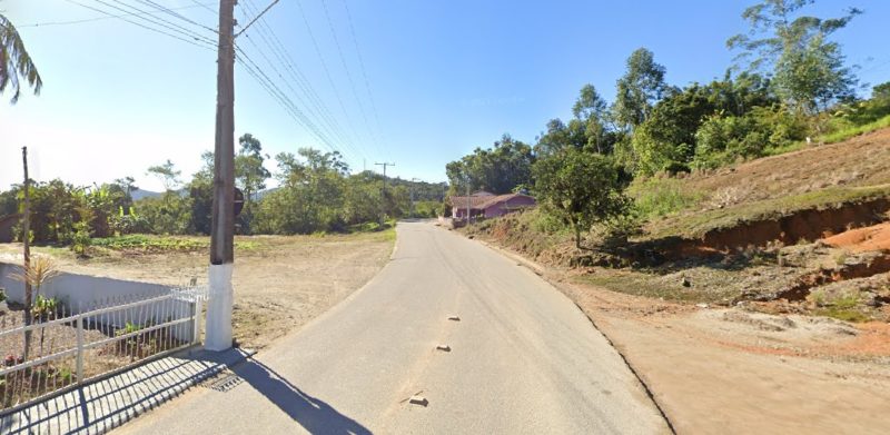 Mulher foi agredida a pauladas em Santo Amaro da Imperatriz – Foto: Google Street View/Reprodução/ND