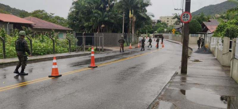 Mais de 180 militares se envolveram na opera&ccedil;&atilde;o – Foto: St&ecirc;v&atilde;o Limana/NDTV