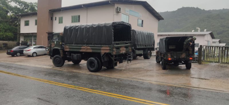 Segundo o Ex&eacute;rcito, opera&ccedil;&atilde;o tem o objetivo de “adestrar tropa (Pelot&otilde;es) da 14&ordf; Brigada de Infantaria Motorizada e da 5&ordf; Divis&atilde;o de Ex&eacute;rcito para atuar em atividades de Garantia da Lei e da Ordem (GLO)” – Foto: St&ecirc;v&atilde;o Limana/NDTV